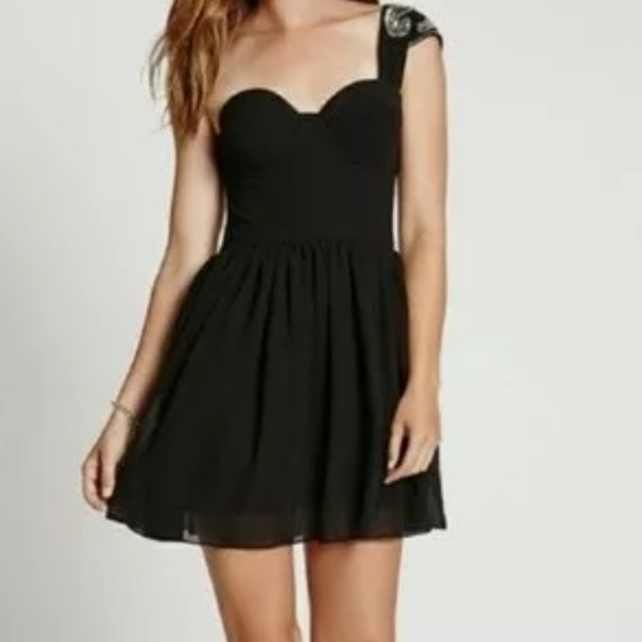 Guess Dresses & Skirts - GUESS One Shoulder Sweetheart Neckline little black cocktail dress